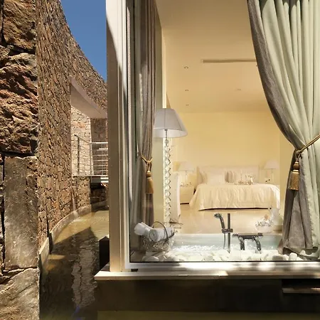 Out Of The Blue & 5* Agia Pelagia (Creta)