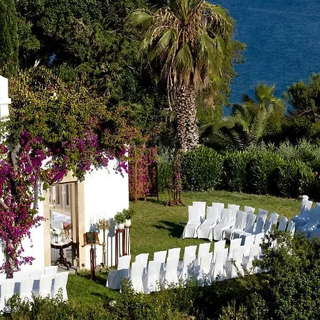 Out Of The Blue Resort & Spa 5*